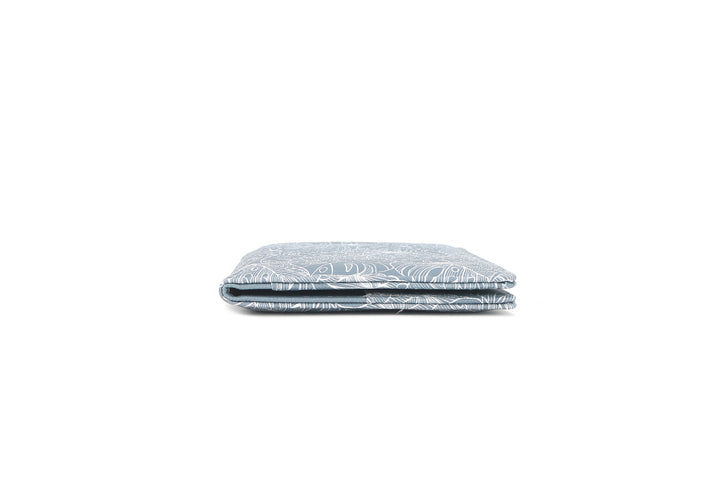 Passport Case Monstera Lines Grey