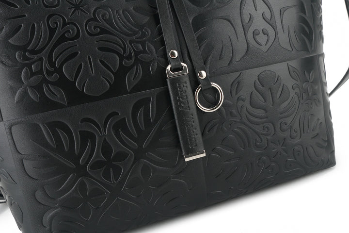 Reversible Tote Nancy Small Quilt Black Embossed